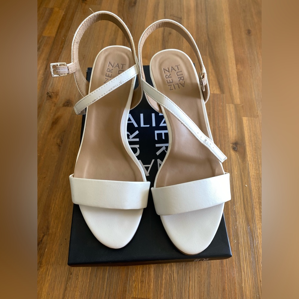 White Naturalizer Heels size 9
